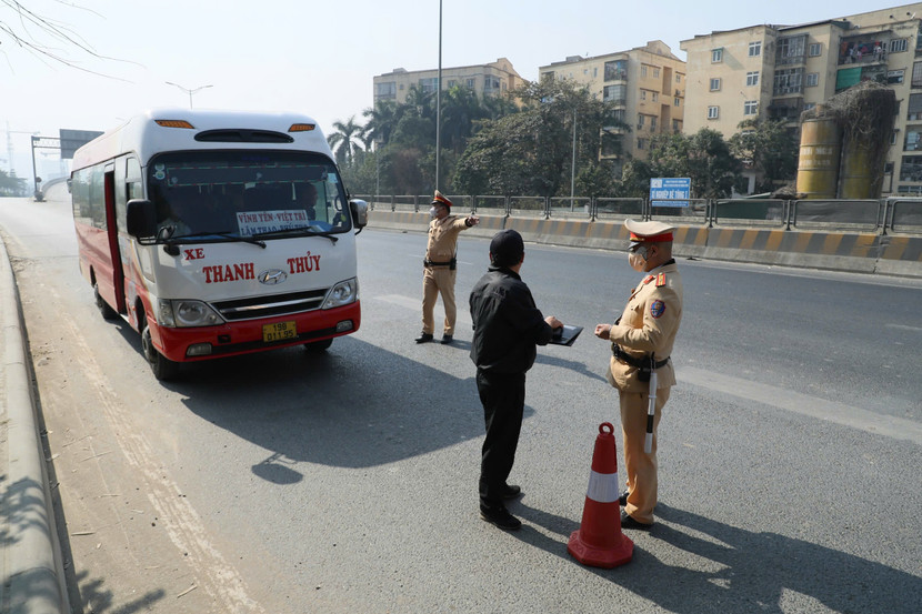Lực lượng Cảnh sát giao thông kiểm tra, xử lý hoạt động vận tải khách của các nhà xe Lực lượng Cảnh sát giao thông kiểm tra, xử lý hoạt động vận tải khách của các nhà xe