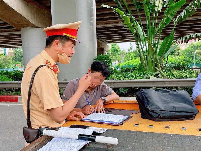 Các lái xe dù biết rõ các quy định nhưng vẫn bao biện cho lỗi sai của mình