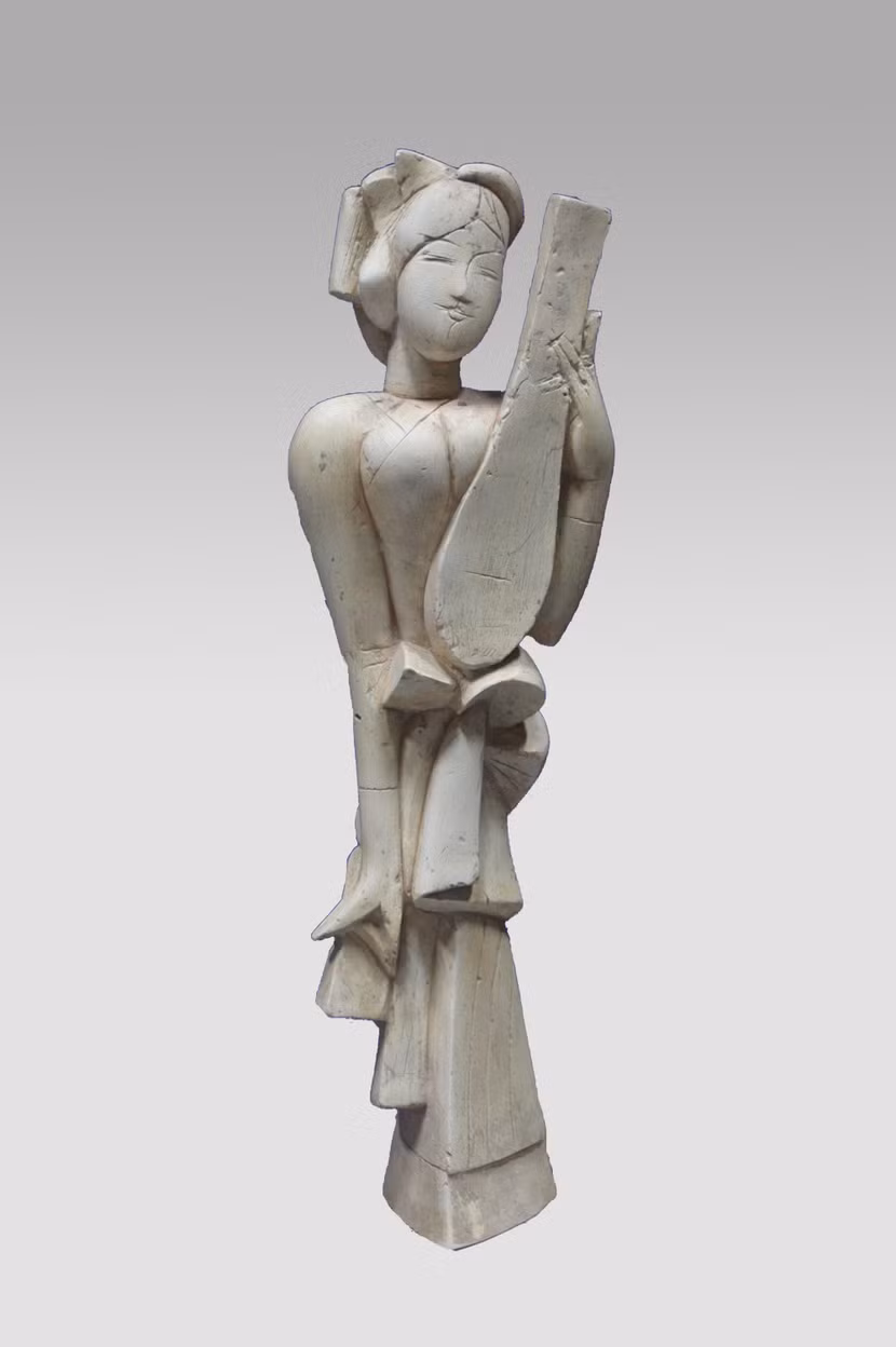 "Cô gái đánh đàn" của nhà điêu khắc Lê Công Thành