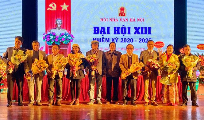 Ban Chấp hành Hội Nhà văn Hà Nội nhiệm kỳ 2020-2025 gồm 9 thành viên