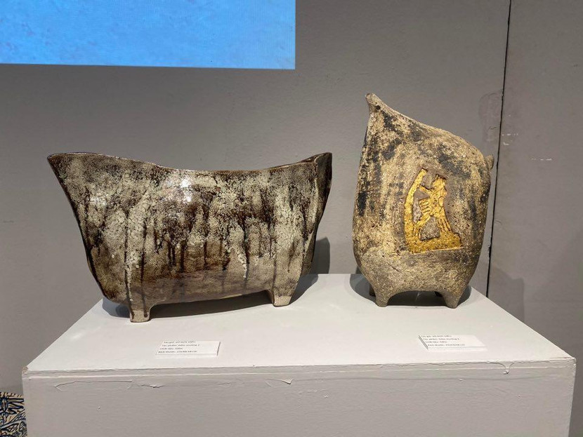 Một tác phẩm gốm trưng bày tại triển lãm "Gốm xuân 2021"