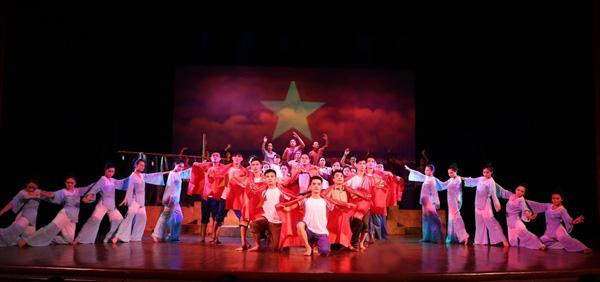 Vở diễn Giai điệu Tổ quốc của Nhà hát Chèo Việt Nam