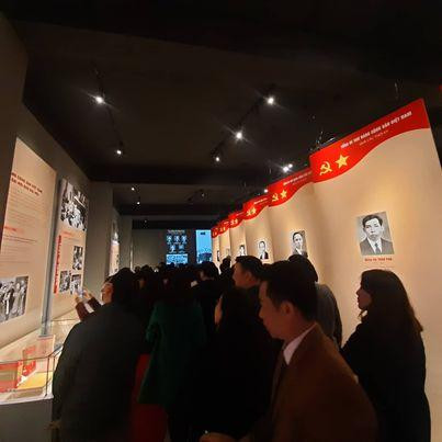 Quang cảnh trưng bày trong ngày khai mạc