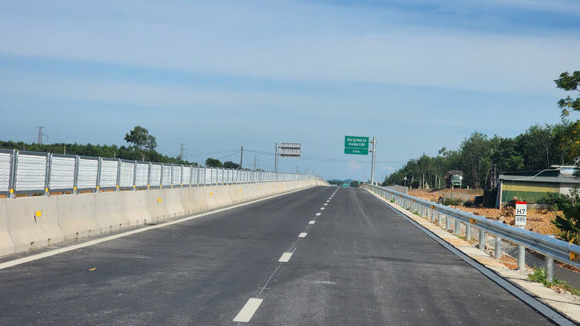 Nhiều dự án cao tốc Bắc - Nam không có làn dừng khẩn cấp tiềm ẩn nguy cơ mất an toàn giao thông rất cao