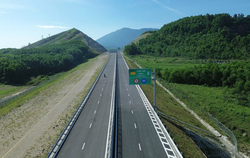 Nhiều dự án cao tốc Bắc - Nam vừa hoàn thiện, đưa vào khai thác nhưng tiếp tục được kiến nghị mở rộng lên 6 làn xe