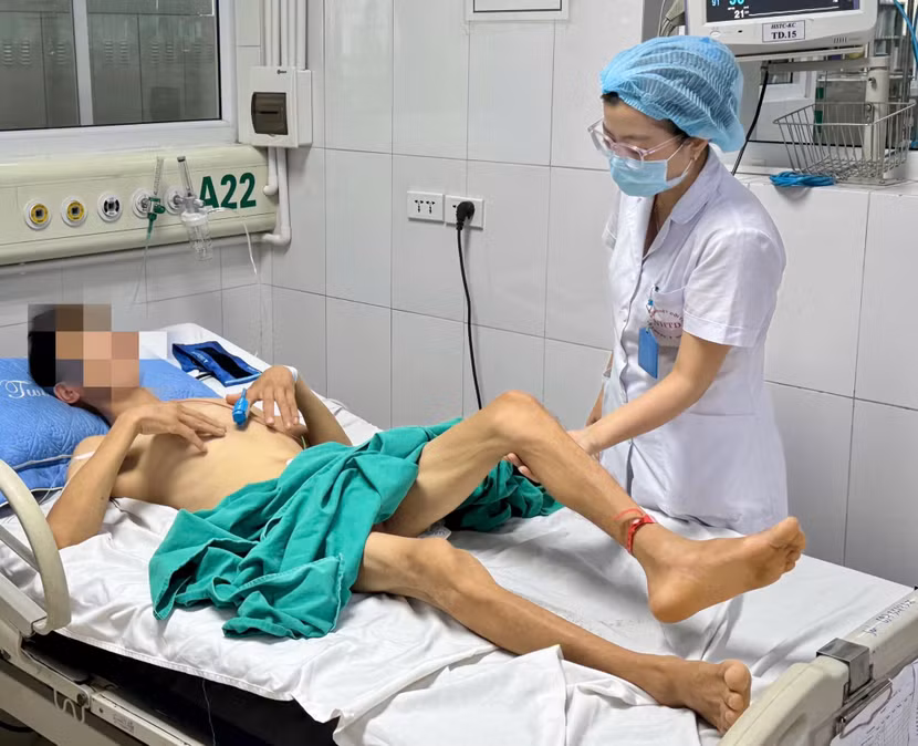 Nam bệnh nhân đến viện trong tình trạng suy kiệt cơ thể trầm trọng