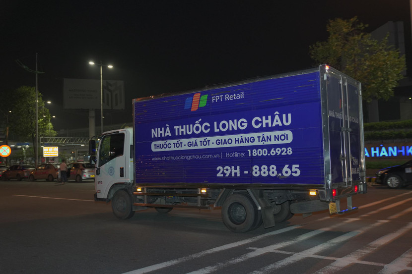 Chuyến xe chở 2.000 tấn thuốc của Nhà thuốc FPT Long Châu lên đường đến với bà con vùng ảnh hưởng bởi lũ lụt