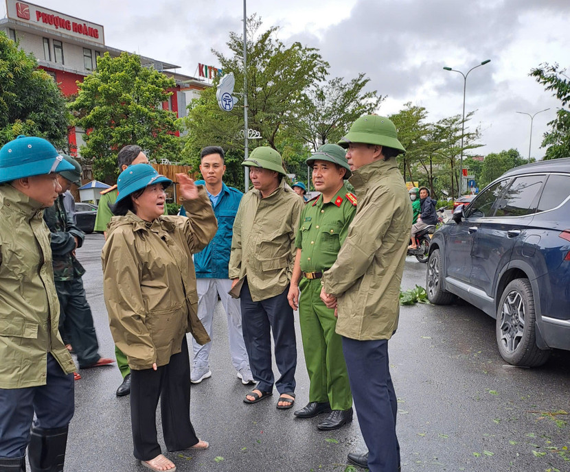 Bí thư Thành ủy đề nghị chính quyền các địa phương nêu cao tinh thần trách nhiệm, quyết liệt chỉ đạo khắc phục hậu quả mưa bão