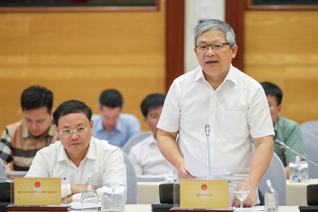 Thiếu tướng Hoàng Anh Tuyên trả lời báo chí