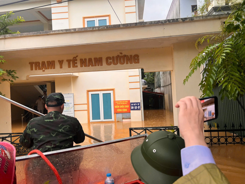Trạm Y tế phường Nam Cường - TP Yên Bái ngập sâu trong bể nước