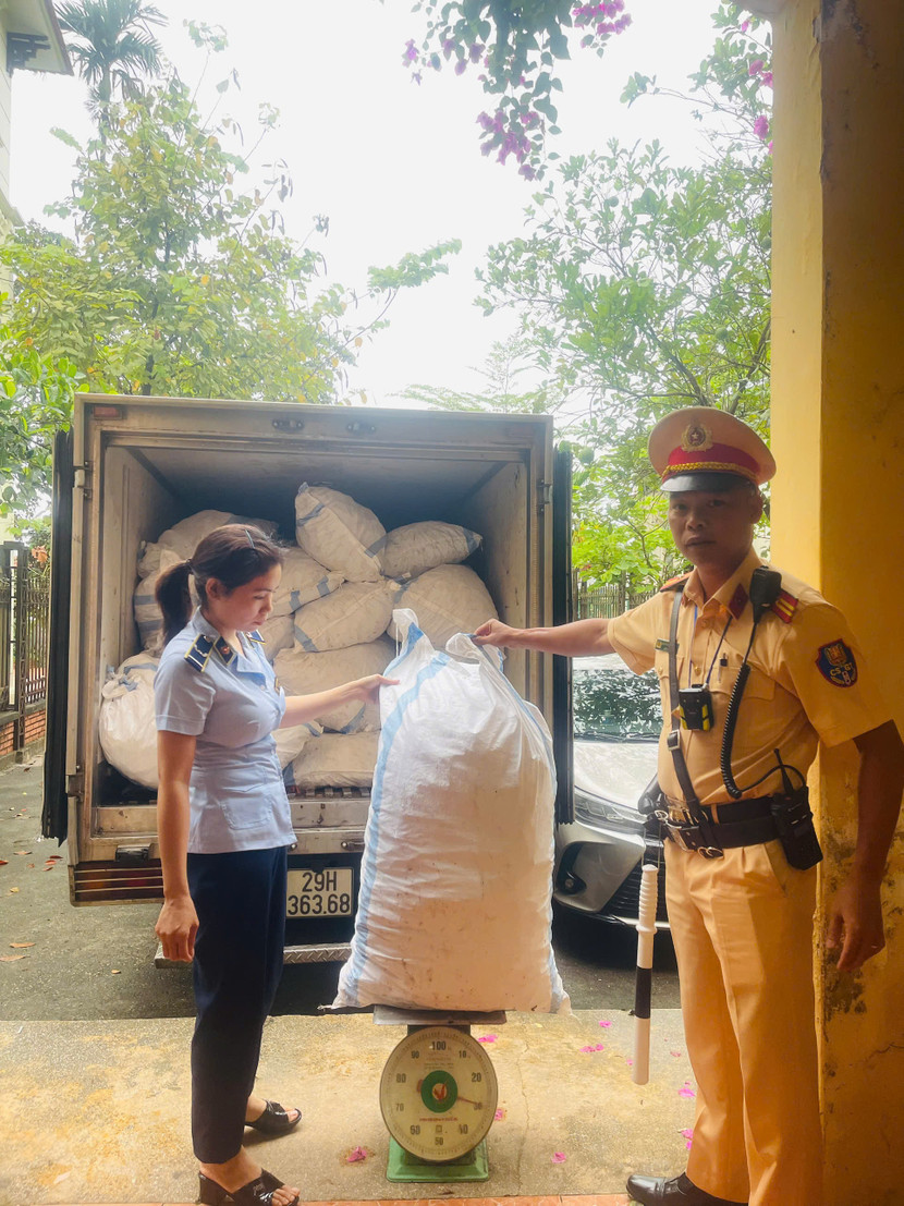 1,4 tấn chân gà đều không có hóa đơn chứng từ chứng minh nguồn gốc