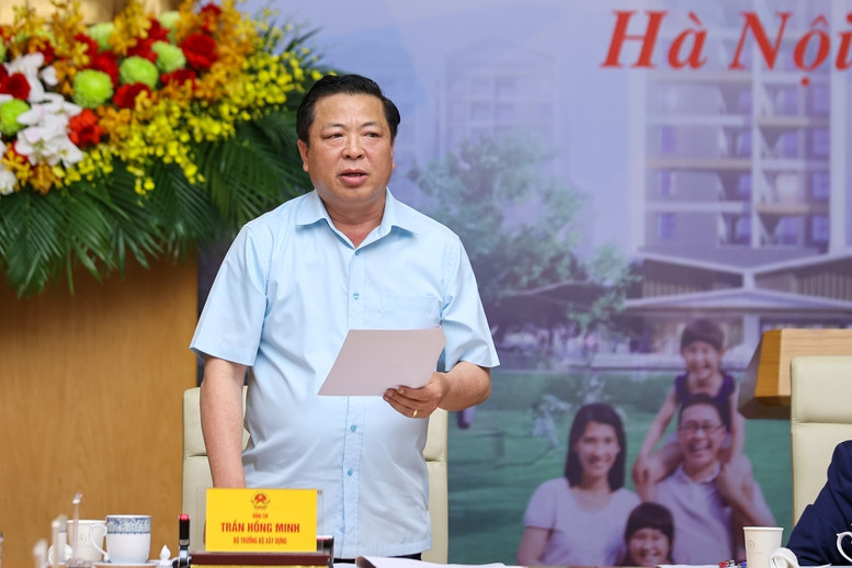 Bộ trưởng Bộ Xây dựng Trần Hồng Minh báo cáo tại hội nghị (Ảnh: VGP) Bộ trưởng Bộ Xây dựng Trần Hồng Minh báo cáo tại hội nghị (Ảnh: VGP)