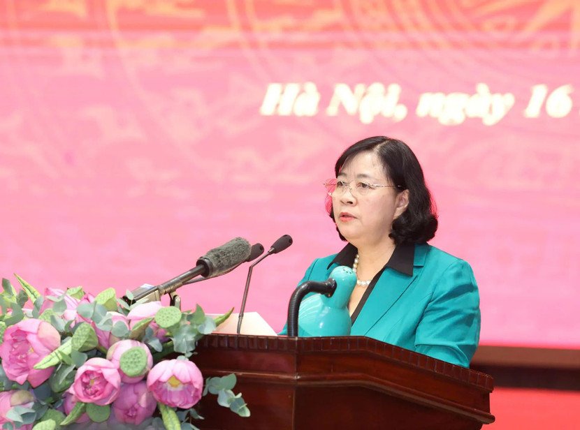 Bí thư Thành ủy Hà Nội Bùi Thị Minh Hoài báo cáo tại hội nghị