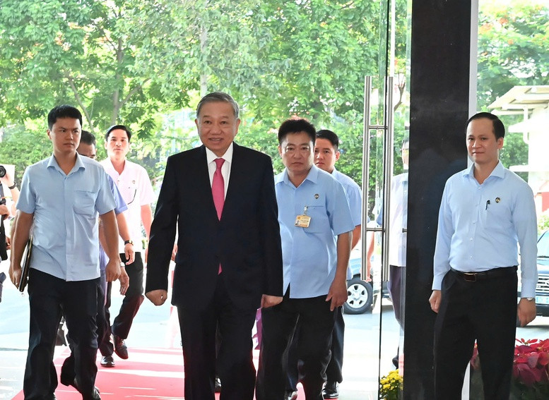 Tổng Bí thư Tô Lâm dự lễ công bố các nghị quyết, quyết định của Trung ương và địa phương tại Thành phố Hồ Chí Minh (Ảnh: SGGP) Tổng Bí thư Tô Lâm dự lễ công bố các nghị quyết, quyết định của Trung ương và địa phương tại Thành phố Hồ Chí Minh (Ảnh: SGGP)