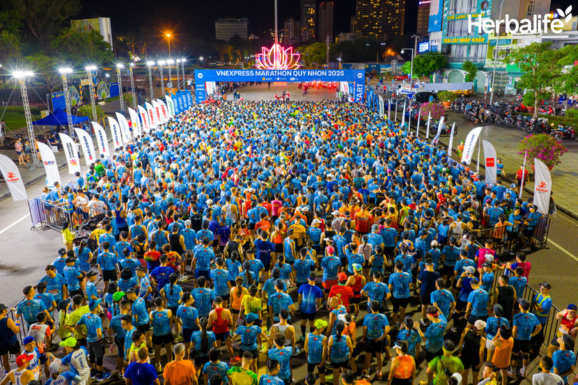 Giải chạy VnEpxress Marathon Quy Nhơn 2025 thu hút hơn 12.000 vận động viên