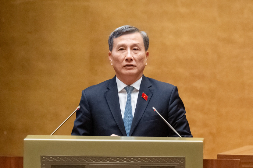 Chủ nhiệm Ủy ban Khoa học, công nghệ và môi trường của Quốc hội Lê Quang Huy báo cáo tại Quốc hội chiều 18-6 Chủ nhiệm Ủy ban Khoa học, công nghệ và môi trường của Quốc hội Lê Quang Huy báo cáo tại Quốc hội chiều 18-6