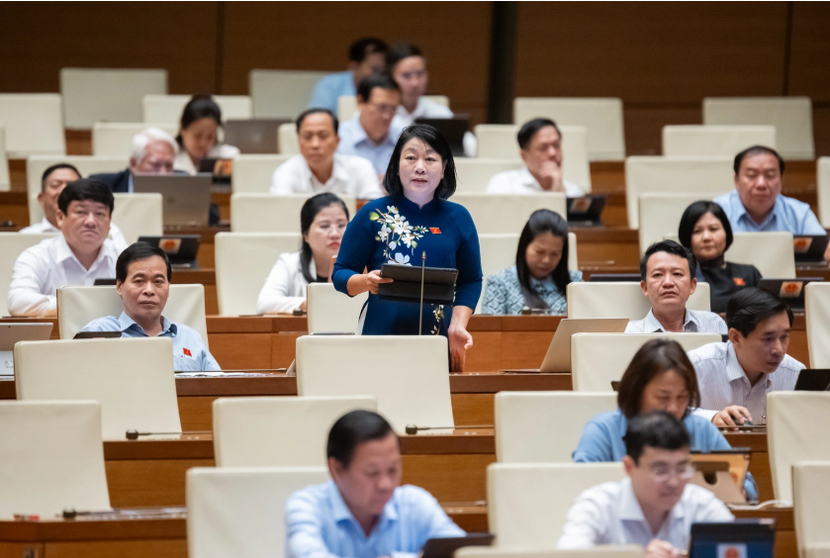 Đại biểu Nguyễn Thị Tuyết Nga (đoàn Quảng Bình) chất vấn Đại biểu Nguyễn Thị Tuyết Nga (đoàn Quảng Bình) chất vấn