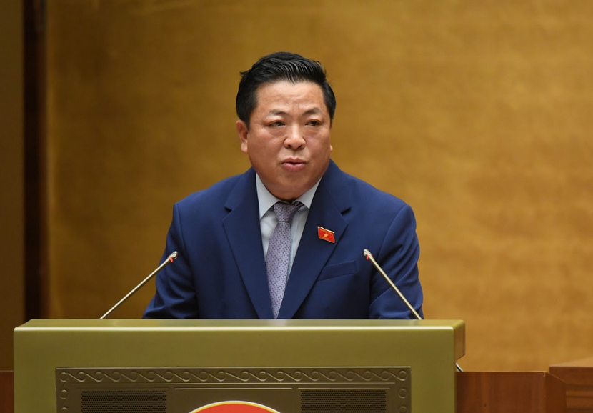 Bộ trưởng Bộ Xây dựng Trần Hồng Minh báo cáo trước Quốc hội Bộ trưởng Bộ Xây dựng Trần Hồng Minh báo cáo trước Quốc hội