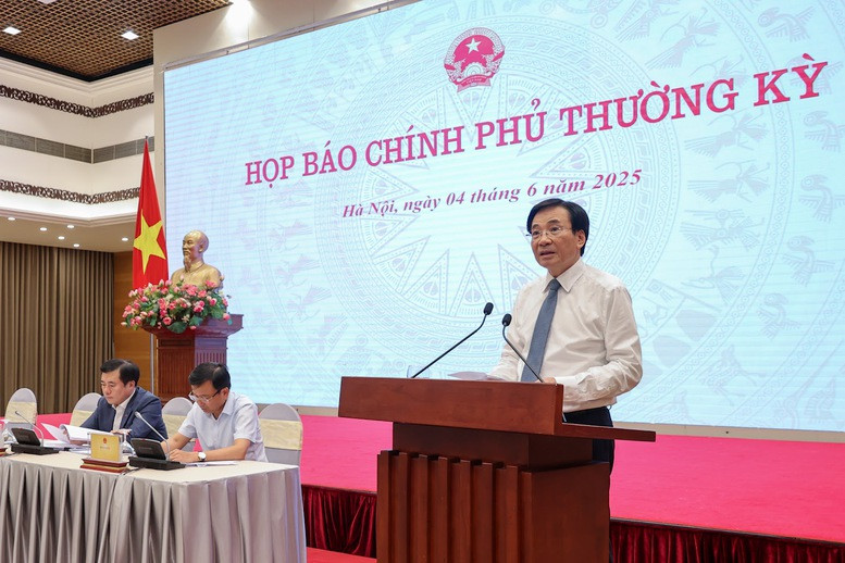 Bộ trưởng, Chủ nhiệm Văn phòng Chính phủ Trần Văn Sơn phát biểu Bộ trưởng, Chủ nhiệm Văn phòng Chính phủ Trần Văn Sơn phát biểu