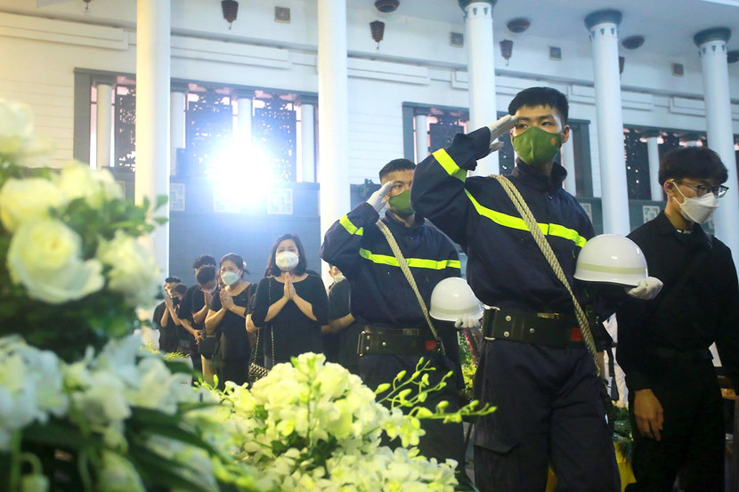 Những người lính cứu hỏa đến tiễn biệt đồng chí, đồng đội lần cuối