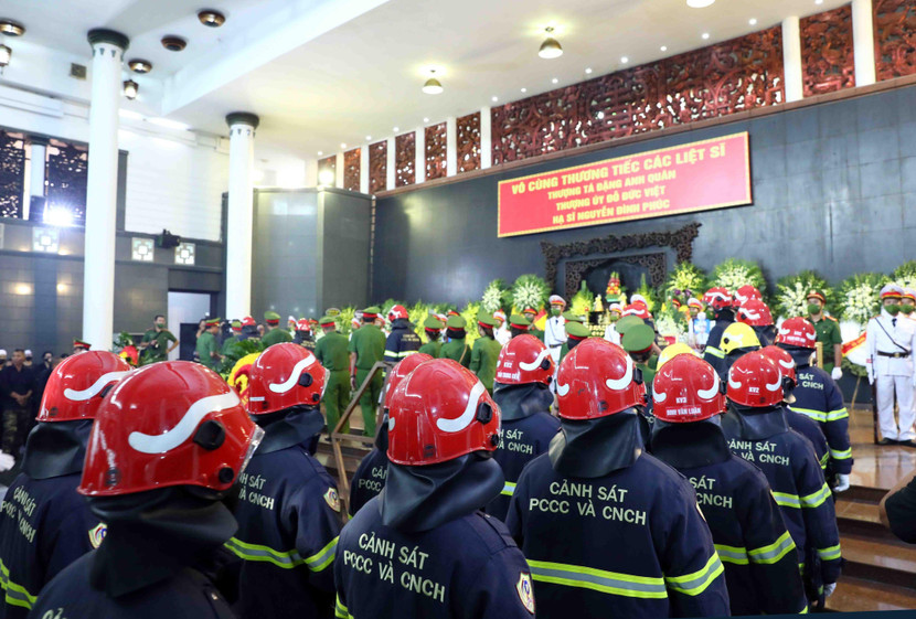 Tới viếng, tiễn đưa 3 Liệt sĩ, những chiến sĩ Cảnh sát PCCC&amp;CNCH trong trang phục “sẵn sàng chiến đấu với giặc lửa”