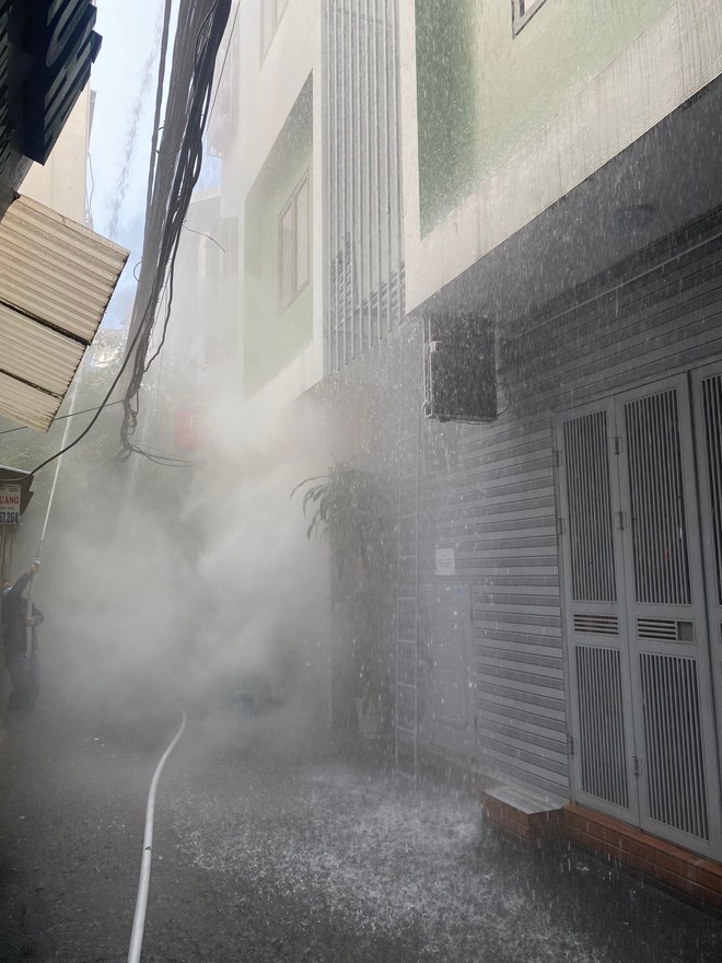 Họng cấp nước vách tường ở phường Dịch Vọng được thử nghiệm và cho hiệu quả đáng ghi nhận