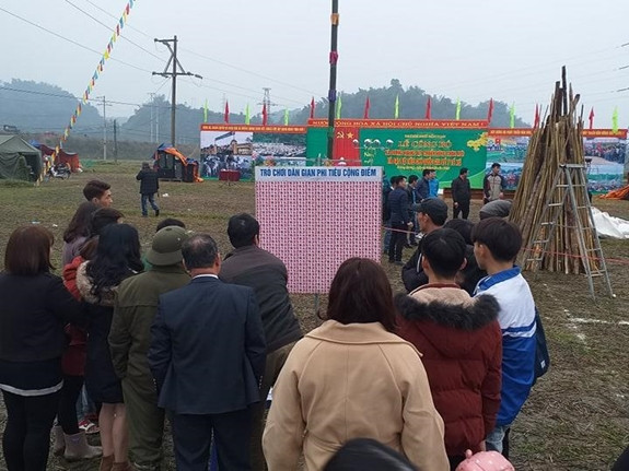 Tại nhiều lễ hội, việc xuất hiện các trò chơi dân gian ăn tiền mang lại hình ảnh xấu xí (ảnh minh họa)