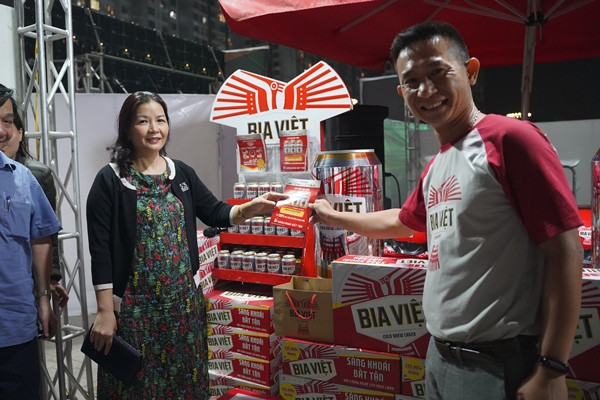 Bia Việt- nhãn hiệu của Heiniken khuyến mại lớn trong "Hà Nội đêm không ngủ"