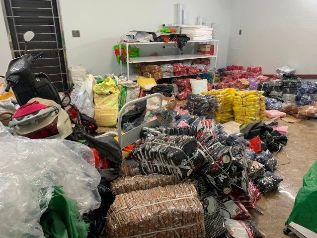 Kho hàng của bà Trịnh Thị Thu Hà với gần 8.000 sản phẩm thời trang giả mạo thương hiệu nổi tiếng vừa bị phát hiện Kho hàng của bà Trịnh Thị Thu Hà với gần 8.000 sản phẩm thời trang giả mạo thương hiệu nổi tiếng vừa bị phát hiện