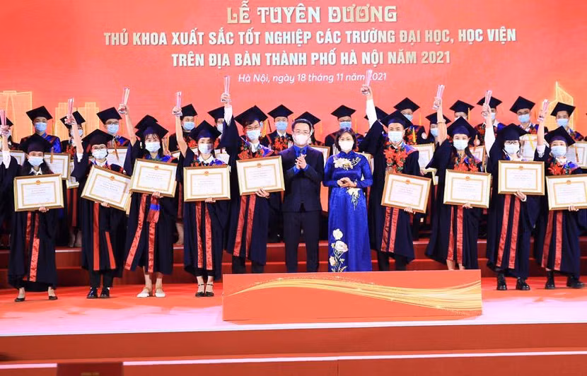 Các thủ khoa xuất sắc tốt nghiệp các trường đại học, học viện trên địa bàn thành phố Hà Nội tại lễ tuyên dương năm 2021 Các thủ khoa xuất sắc tốt nghiệp các trường đại học, học viện trên địa bàn thành phố Hà Nội tại lễ tuyên dương năm 2021