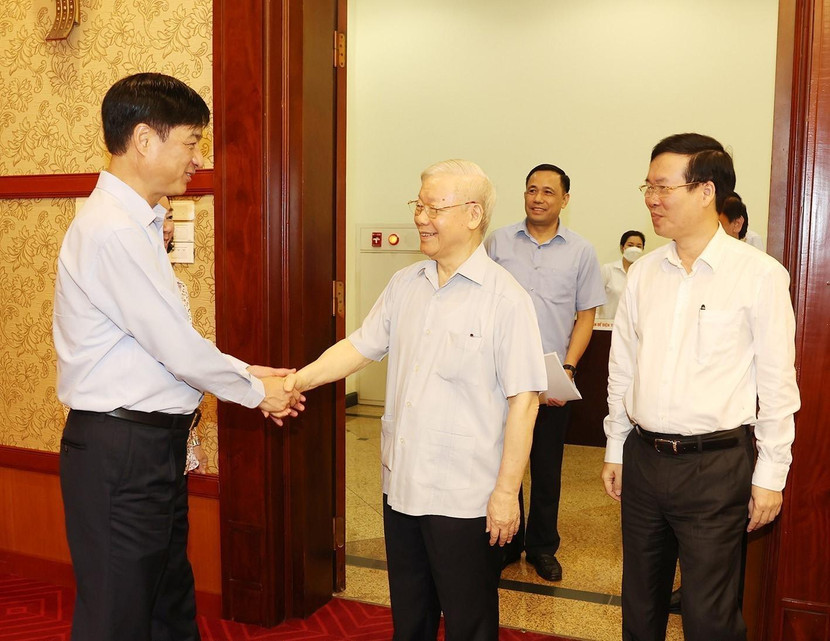 Tổng Bí thư Nguyễn Phú Trọng và các đồng chí thành viên Ban Chỉ đạo dự cuộc họp