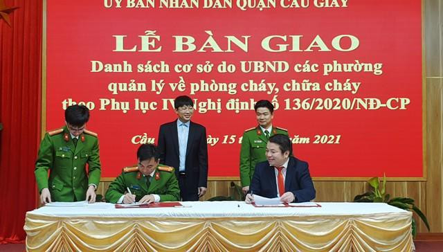 Quận Cầu Giấy bàn giao danh sách cơ sở do các phường quản lý về PCCC theo Nghị định 136/2020/NĐ-CP vào tháng 3 năm 2021