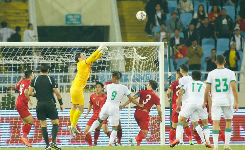 Đặng Văn Lâm là điểm sáng của hàng thủ Việt Nam trong phần lớn thời gian trận đấu