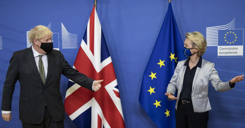 Thủ tướng Anh Boris Johnson (bên trái) và Chủ tịch Ủy ban điều hành EU Ursula von der Leyen Thủ tướng Anh Boris Johnson (bên trái) và Chủ tịch Ủy ban điều hành EU Ursula von der Leyen