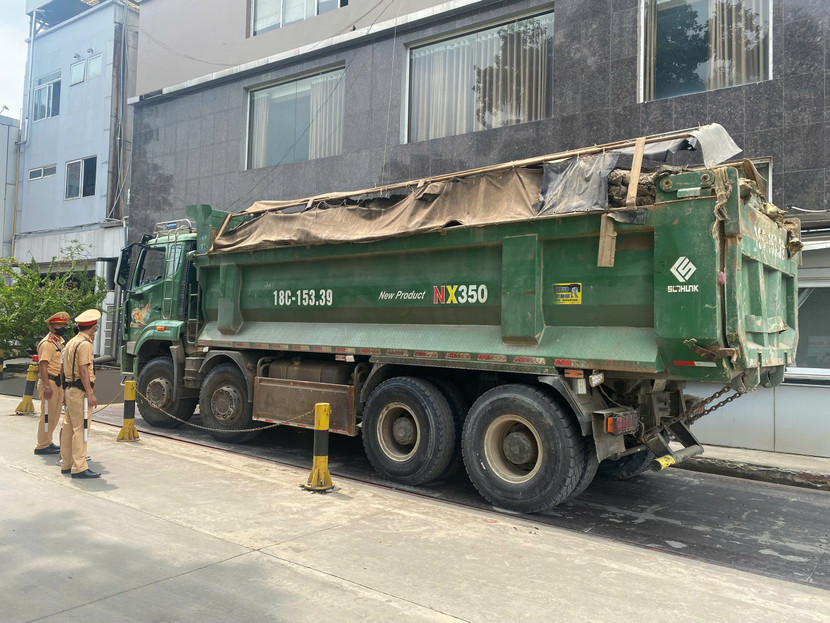 Nhiều lái xe, chủ xe chây ỳ, gây khó cho lực lượng Cảnh sát giao thông Nhiều lái xe, chủ xe chây ỳ, gây khó cho lực lượng Cảnh sát giao thông