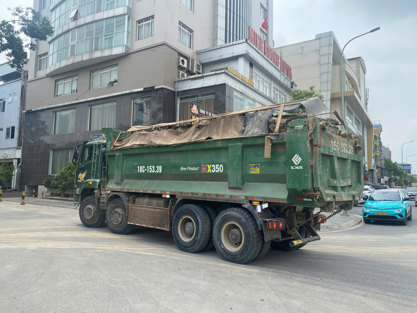 Để xử lý 1 trường hợp xe tải vi phạm mất rất nhiều thời gian... Để xử lý 1 trường hợp xe tải vi phạm mất rất nhiều thời gian...