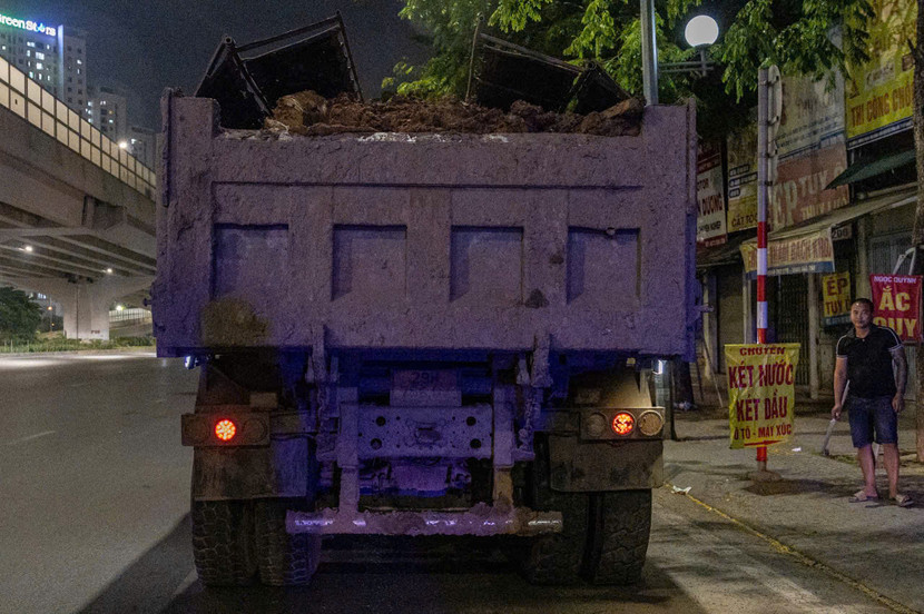 Xe chở quá tải vẫn xuất hiện trong nội thành Hà Nội