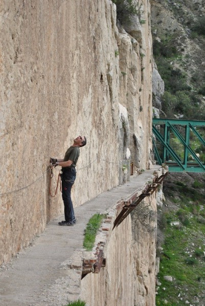 Lạnh gáy đi trên con đường "tử thần", đáng sợ bậc nhất thế giới ảnh 3
