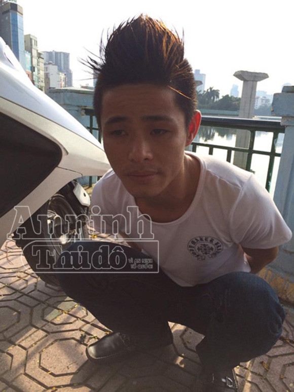 Thanh niên đeo mác lượn phố bị 141 bắt giữ ảnh 3