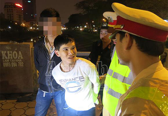 Chạy chốt 141, định phi tang ma túy xuống sông Tô Lịch ảnh 2