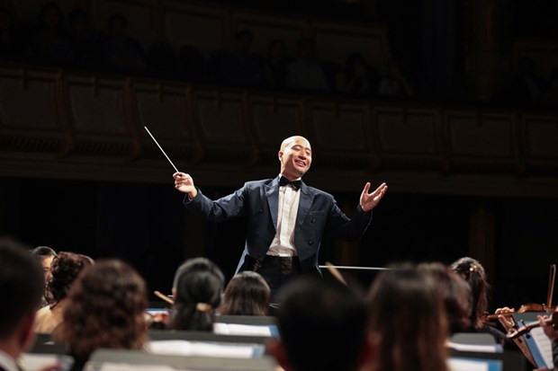 Nhạc trưởng Đồng Quang Vinh Nhạc trưởng Đồng Quang Vinh