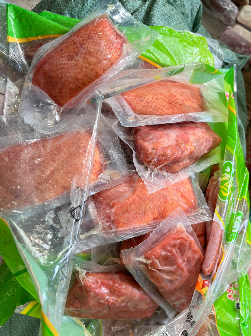 Lườn ngỗng hun khói được bỏ mác nước ngoài, "đội lốt" hàng Việt