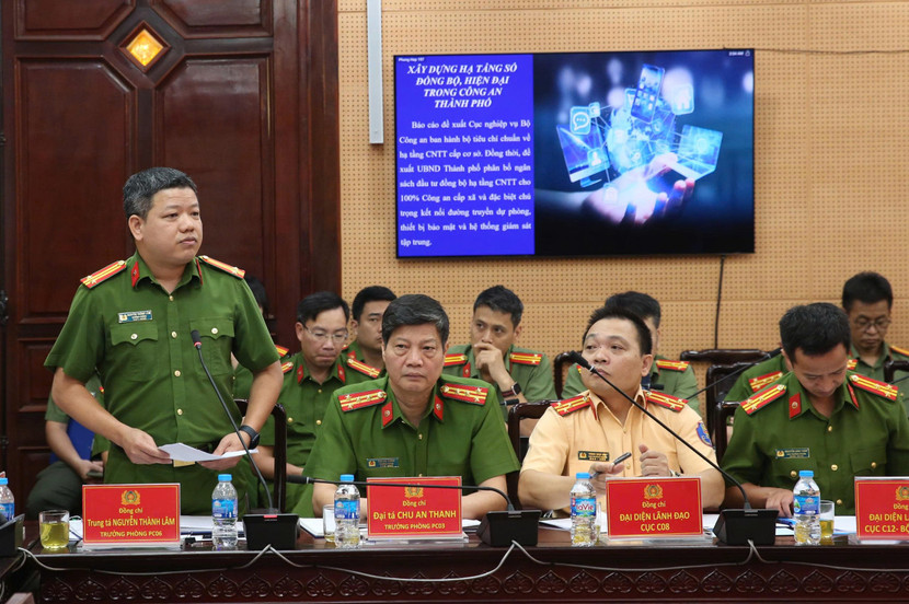 Đại diện Phòng Cảnh sát QLHC về TTXH tham luận tại hội thảo Đại diện Phòng Cảnh sát QLHC về TTXH tham luận tại hội thảo