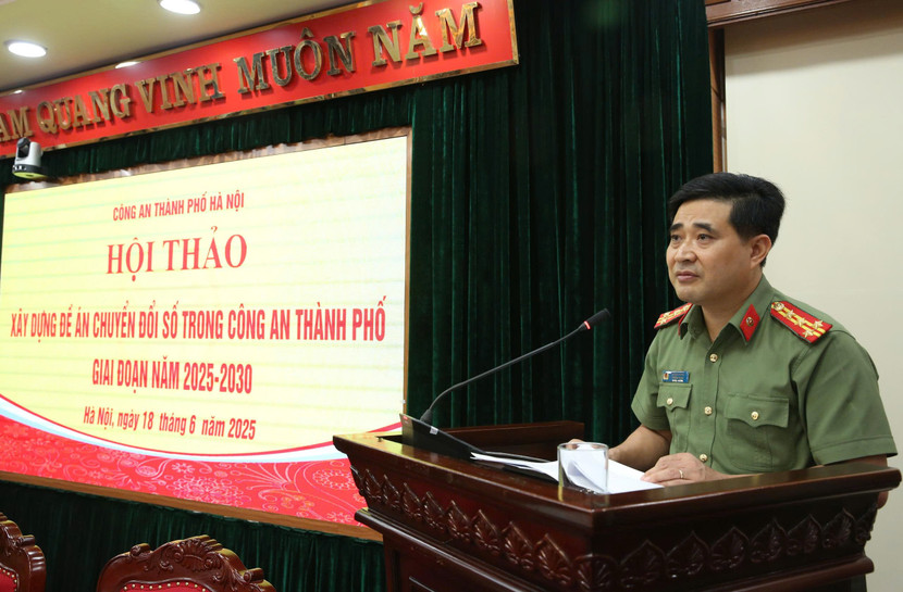 Đại tá Lê Đức Hùng - Trưởng phòng Viễn thông, Tin học và Cơ yếu, CATP Hà Nội báo cáo nhanh kết quả xây dựng Đề án Chuyển đổi số trong Công an thành phố Đại tá Lê Đức Hùng - Trưởng phòng Viễn thông, Tin học và Cơ yếu, CATP Hà Nội báo cáo nhanh kết quả xây dựng Đề án Chuyển đổi số trong Công an thành phố