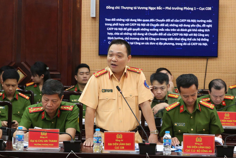 Đại diện lãnh đạo Cục Cảnh sát giao thông tham góp ý kiến với dự thảo Đề án chuyển đổi số của CATP Hà Nội Đại diện lãnh đạo Cục Cảnh sát giao thông tham góp ý kiến với dự thảo Đề án chuyển đổi số của CATP Hà Nội