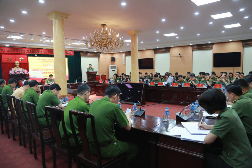 Công an thành phố Hà Nội đã thành lập Tổ giúp việc Ban Chỉ đạo về phát triển khoa học, công nghệ, đổi mới sáng tạo, chuyển đổi số và Đề án 06, phù hợp với thực tiễn công tác