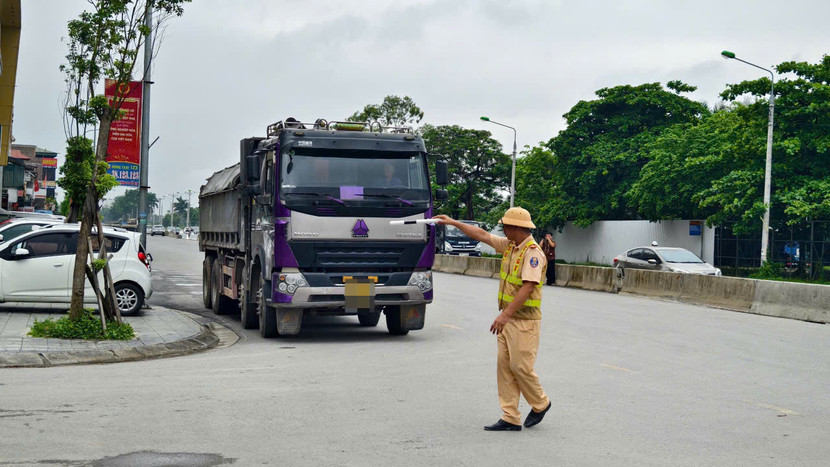 Việc xử lý đối với xe quá tải còn gặp nhiều khó khăn, thách thức Việc xử lý đối với xe quá tải còn gặp nhiều khó khăn, thách thức