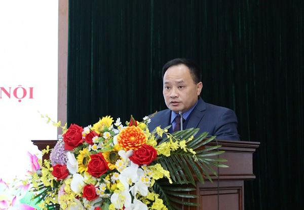 Phó Bí thư Thường trực Quận uỷ Hai Bà Trưng Trần Quyết Thắng báo cáo tại buổi làm việc