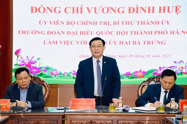 Bí thư Thành ủy Vương Đình Huệ phát biểu tại buổi làm việc với quận Hai Bà Trưng