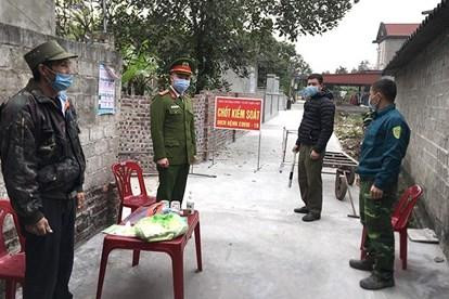 Lực lượng chức năng kiểm soát khu vực có bệnh nhân Covid-19 sinh sống (Ảnh minh họa) Lực lượng chức năng kiểm soát khu vực có bệnh nhân Covid-19 sinh sống (Ảnh minh họa)